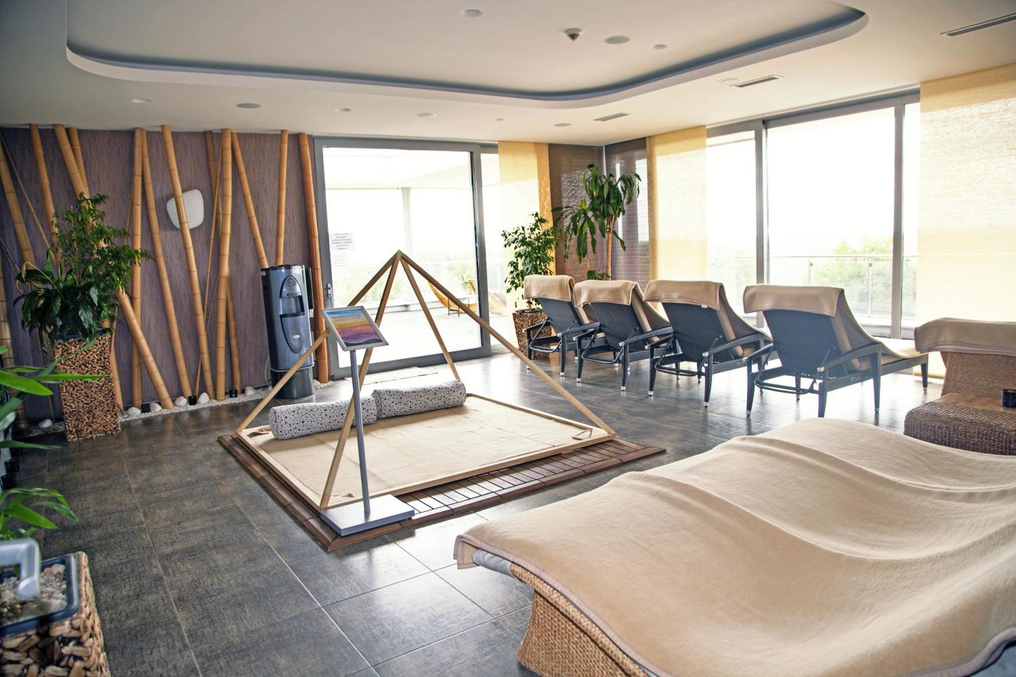 Hotel Ponteo - Activity Park บราติสลาวา ภายนอก รูปภาพ